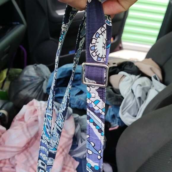 3/$30 NWOT Vera Bradley blue paisley purse with adjustable strap - Picture 8 of 10